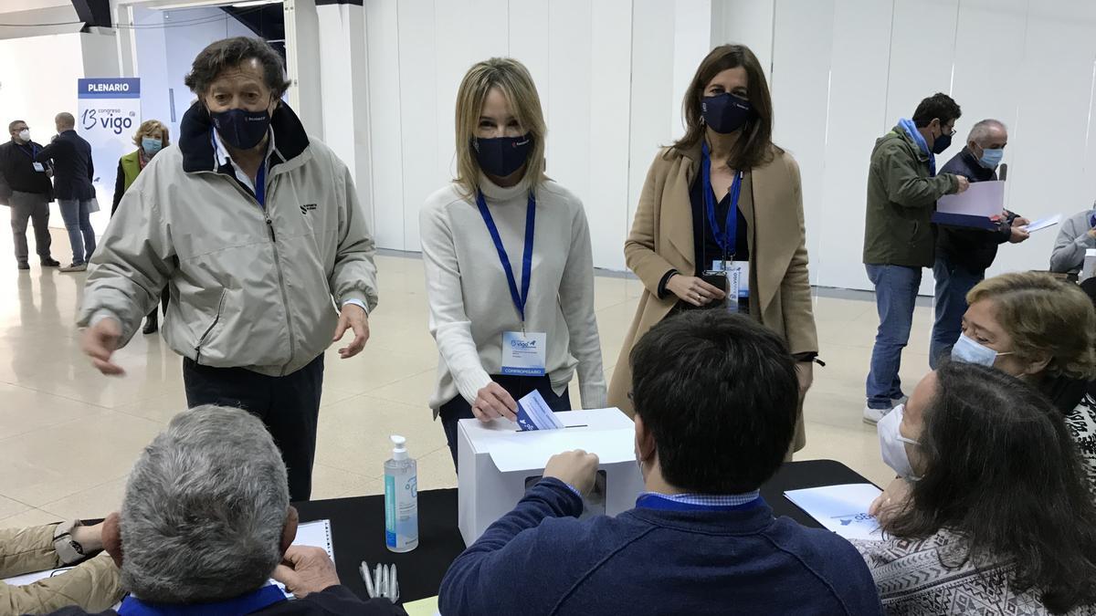 Fernández-Tapias votando esta mañana en el congreso.