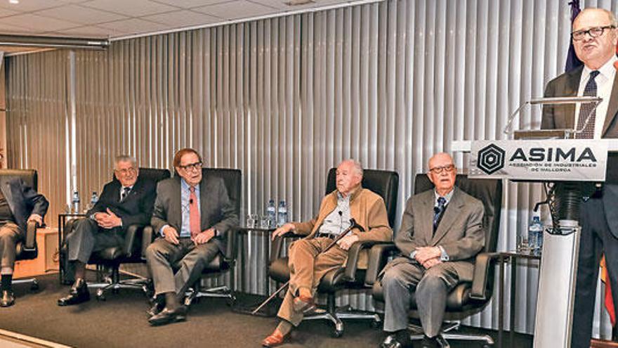 Jaime Canudas, Jeroni Albertí, Ramón Tamames, Damián Barceló, Gabriel Barceló y Miguel Bordoy.