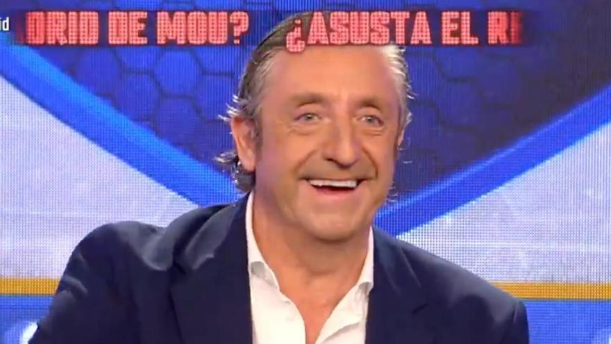 Josep Pedrerol jokes about the possibility of going to 'Supervivientes' and one of his collaborators agrees to participate in the reality show