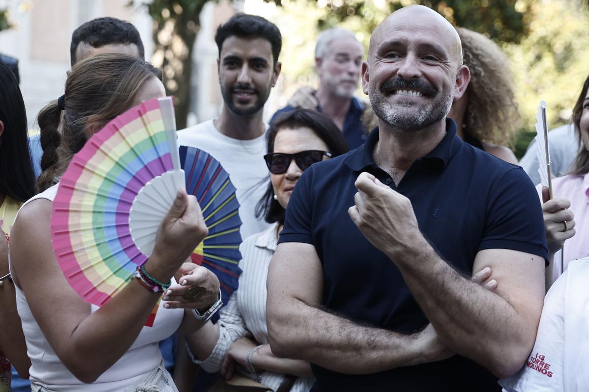 El vicesecretario de Educación e Igualdad del PP, Jaime de los Santos, durante la manifestación del Orgullo 2026