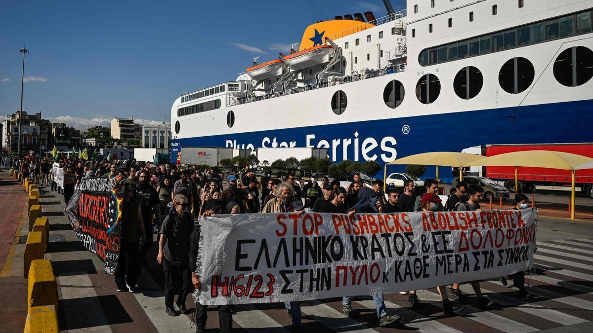 Protestas, el pasado domingo, tras el hundimiento del pesquero en el que viajaban unas 700 personas en Grecia