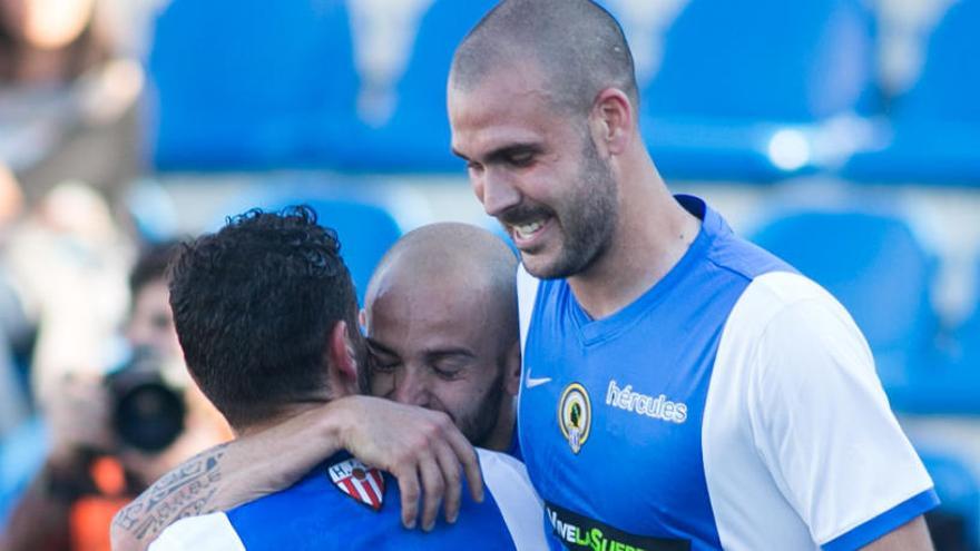 «Pichu» Atienza, junto a Chechu Flores y Paco Peña en un partido del Hércules del curso 15-16.