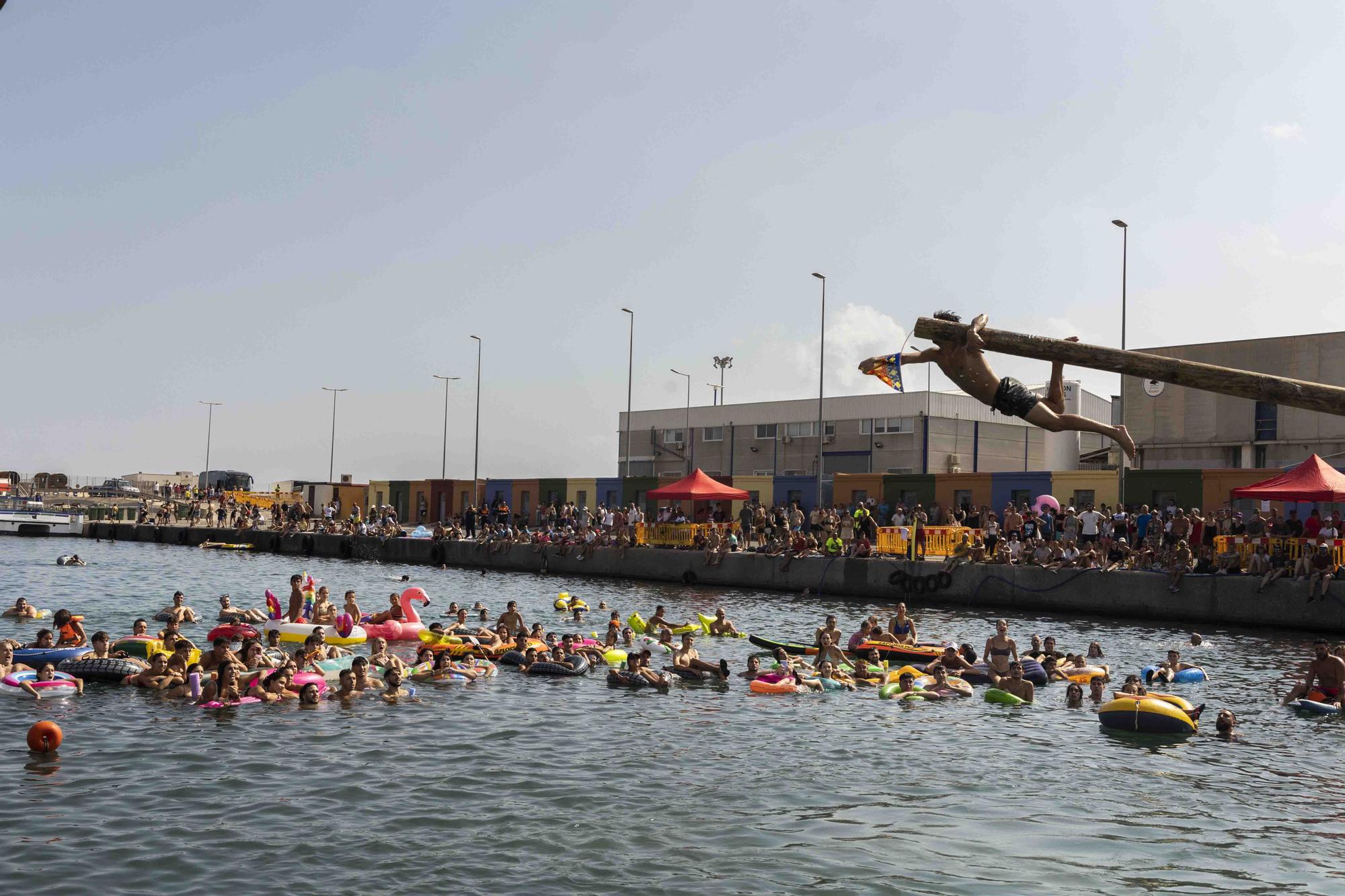 Las cucañas de Port de Sagunt: el palo engrasado