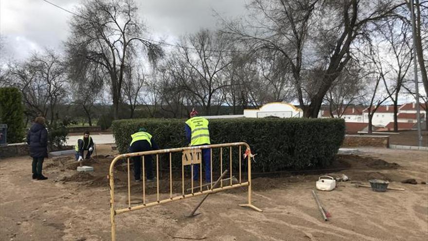 Mejoran el espacio público de la caseta municipal