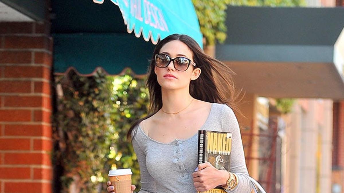 Emmy Rossum, sesión de mani-pedi en Beverly Hills