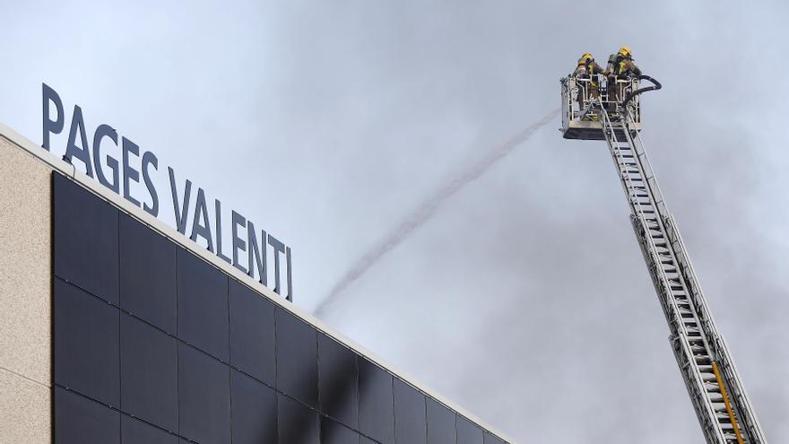 Les imatges de l&#039;incendi de la fàbrica tèxtil a Sant Jaume de Llierca