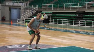 Noah Starkey no pasa su prueba con el Cáceres