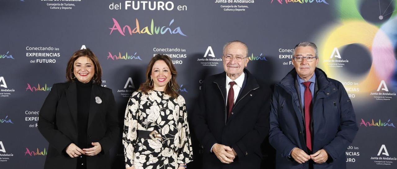 Margarita del Cid, Patricia Navarro, Paco de la Torre y Francisco Salado, durante la última edición de la feria de turismo Fitur celebrada en Madrid.