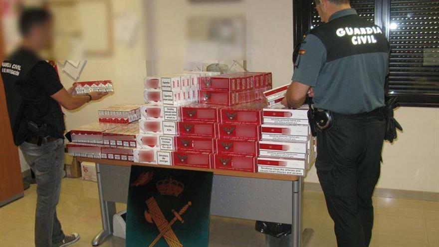 La Guardia Civil aprehende 3.200 cajetillas de tabaco de contrabando y denuncia a un vecino de Baena