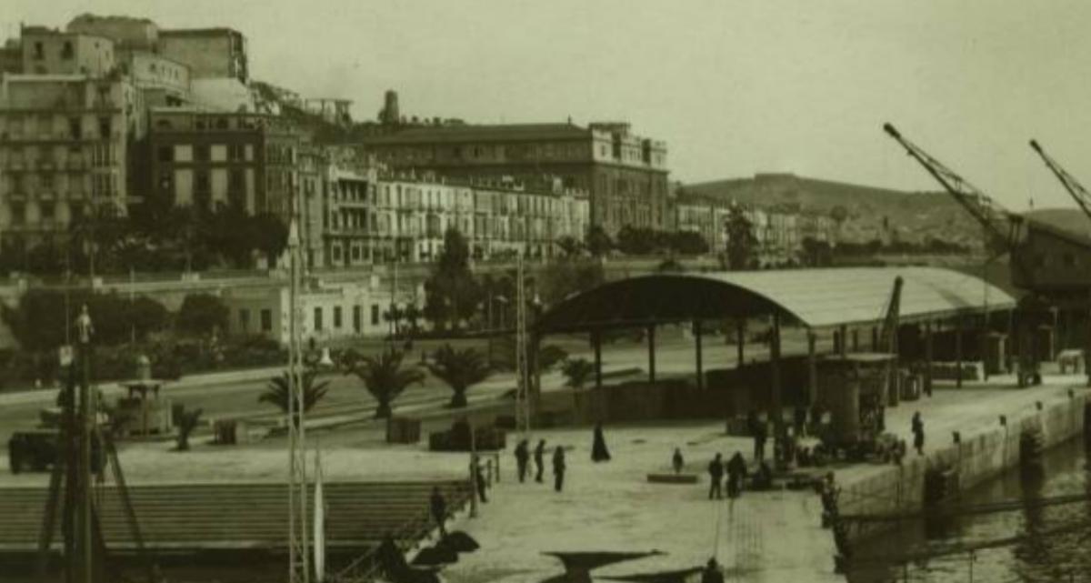 Vista de los tinglados desde el antiguo Club de Regatas
