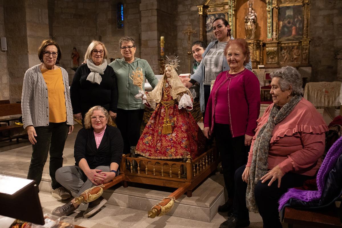 Las águedas de San Frontis visten a la santa Las águedas de San Frontis visten a la santa