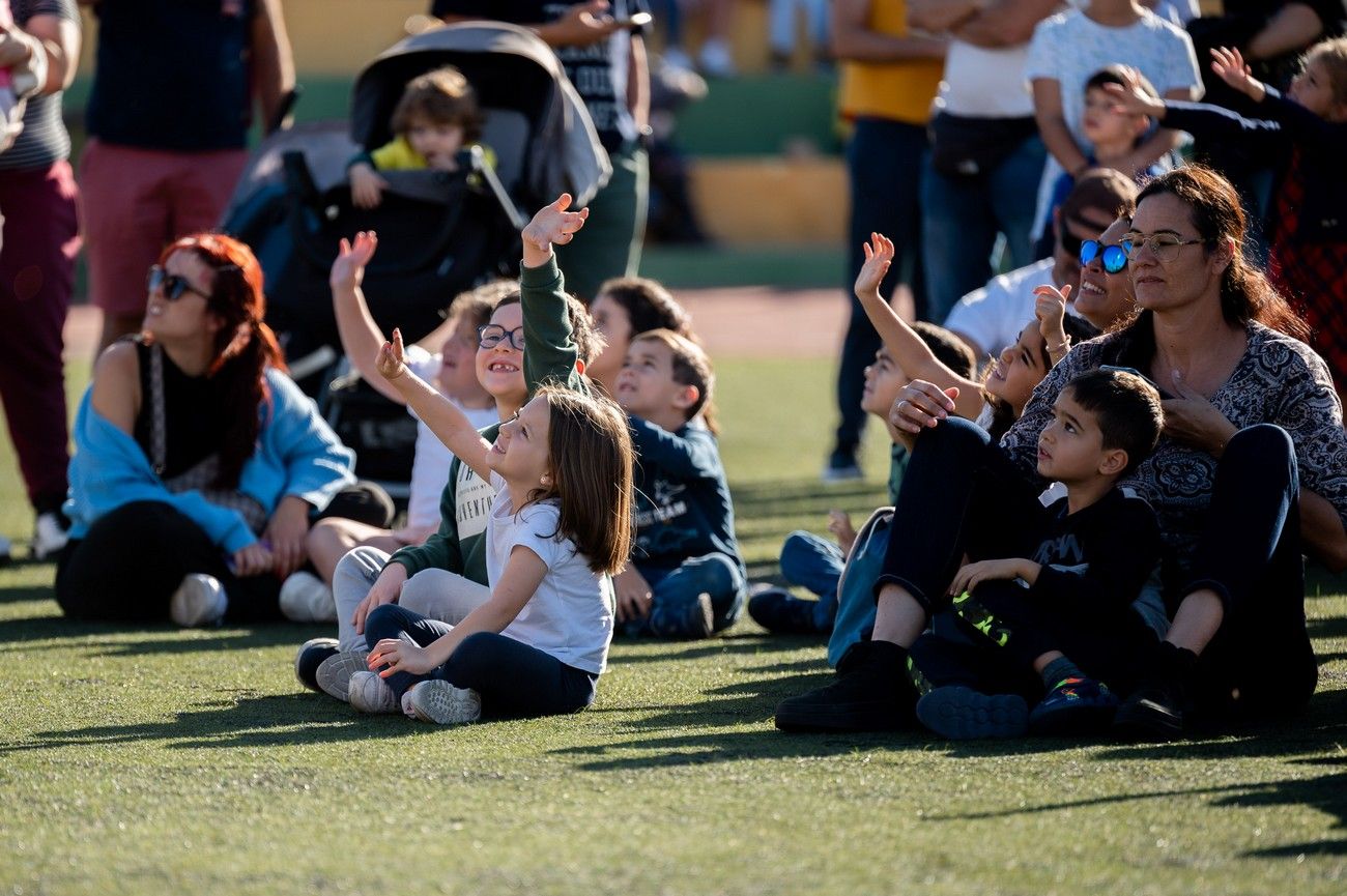 Miles de personas llenan de ilusión el Estadio de Barrial en la llegada de los Reyes Magos