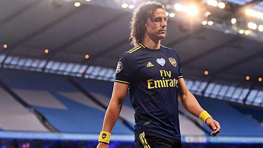 David Luiz, tras liarla ante el City, deja entrever su salida del Arsenal