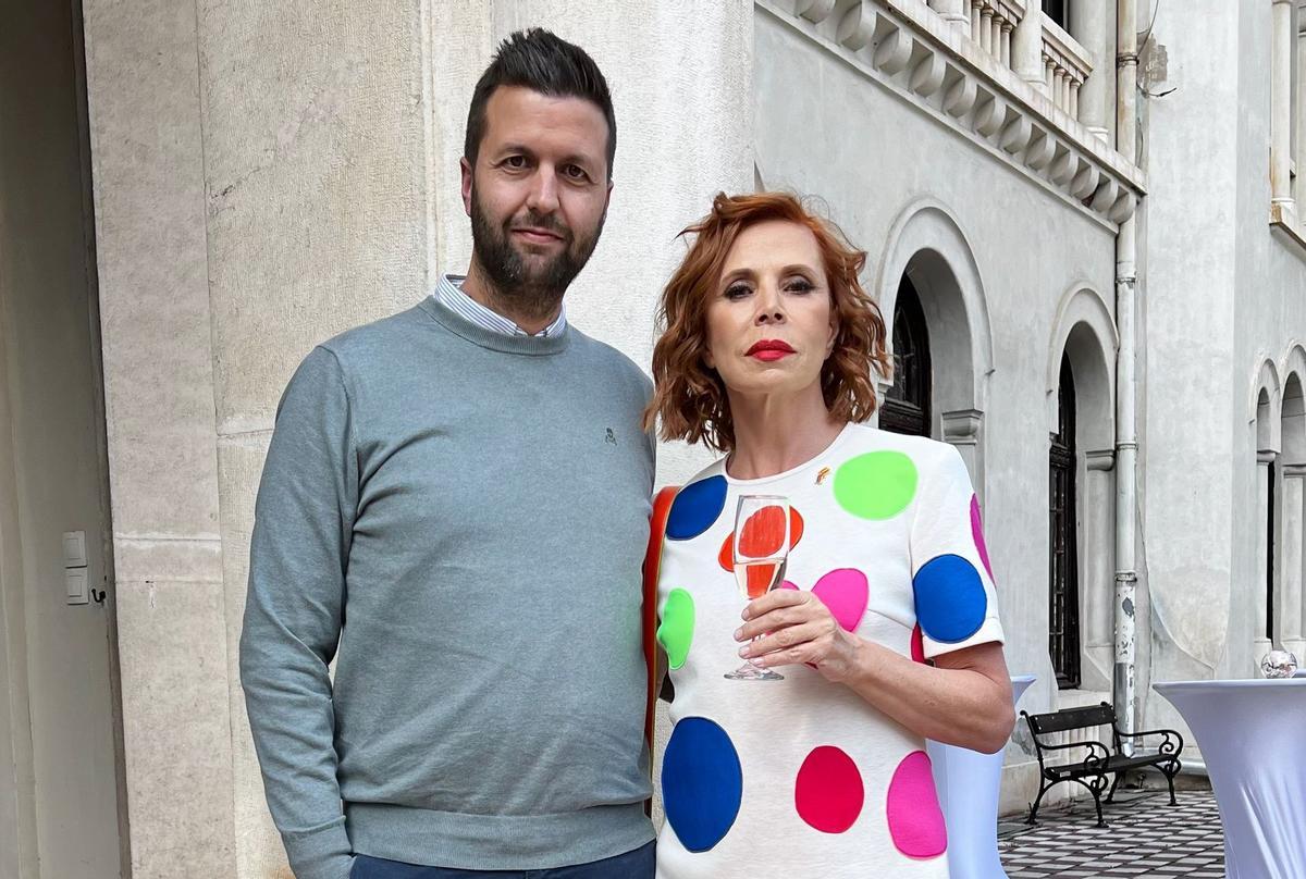 El empresario de Monesterio con Agatha Ruiz de la Prada