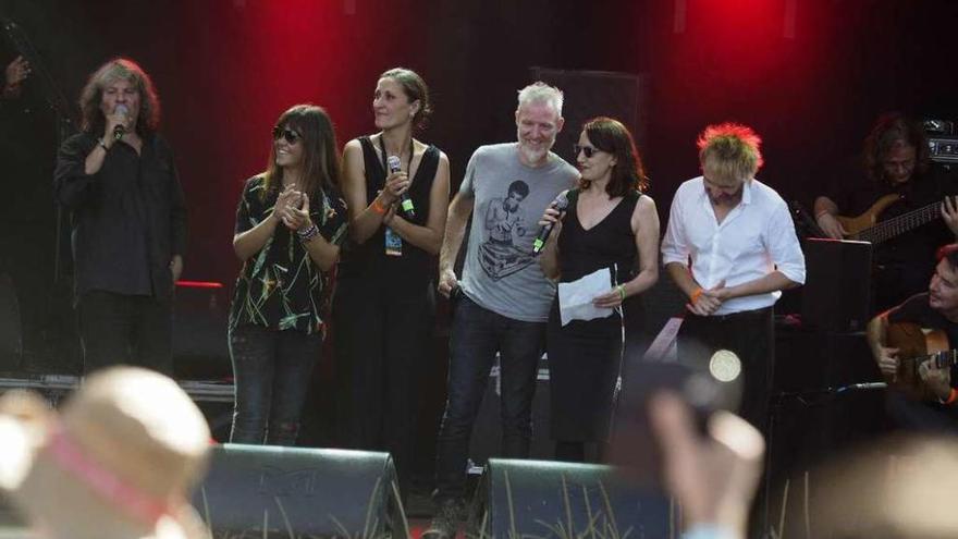 José Mercé, Vanessa Martín, Rosa Cedrón, Chris Barron, Luz Casal y Shuarma, ayer, en Boimorto.