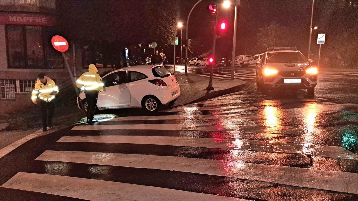 El accidente se registró en la intersección entre la avenida de Ferrol y la rúa Doutor Maceira.
