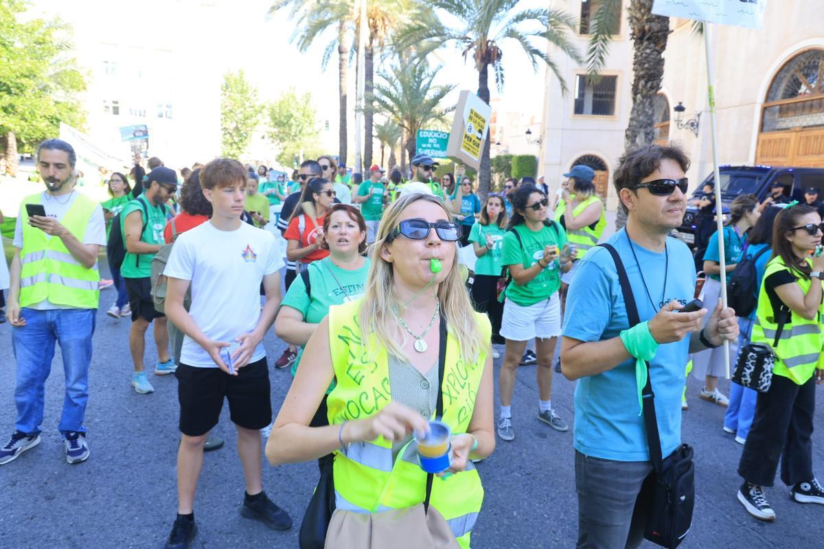 Colapso del tráfico en Alicante por la huelga de profesores