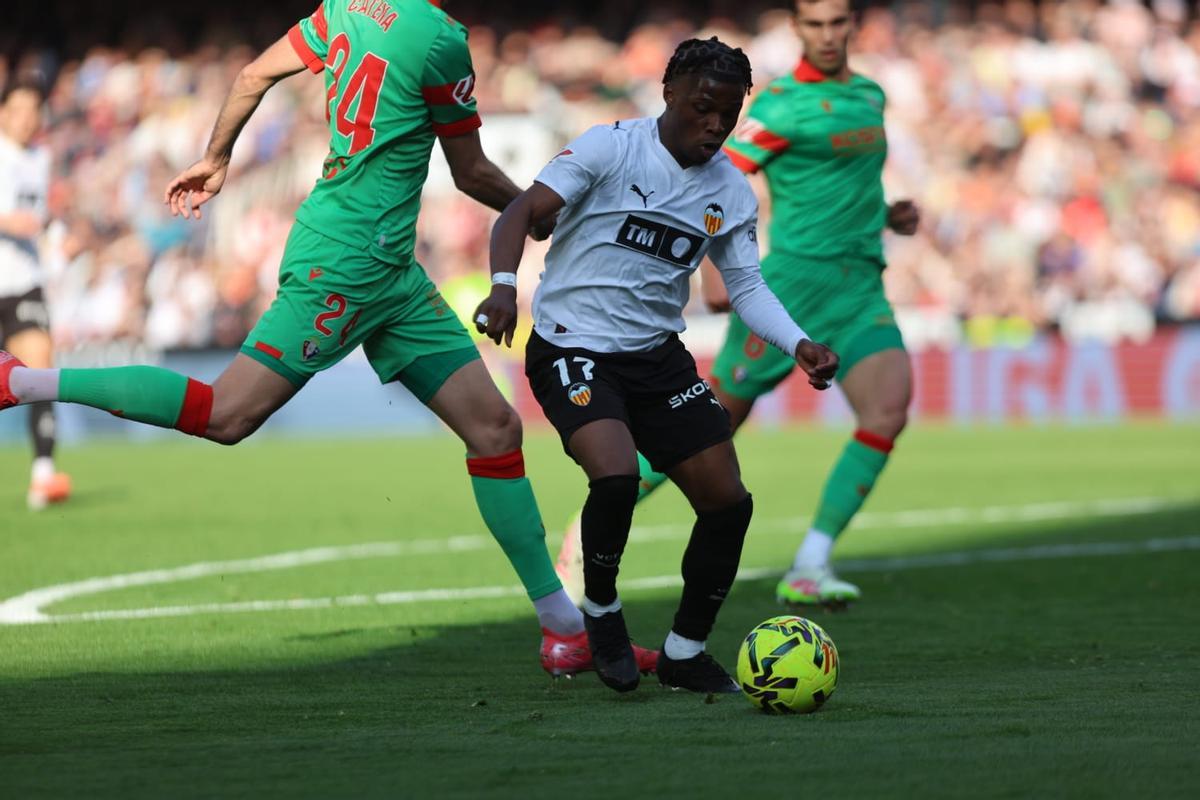 El Valencia CF suma tres puntos en Mestalla