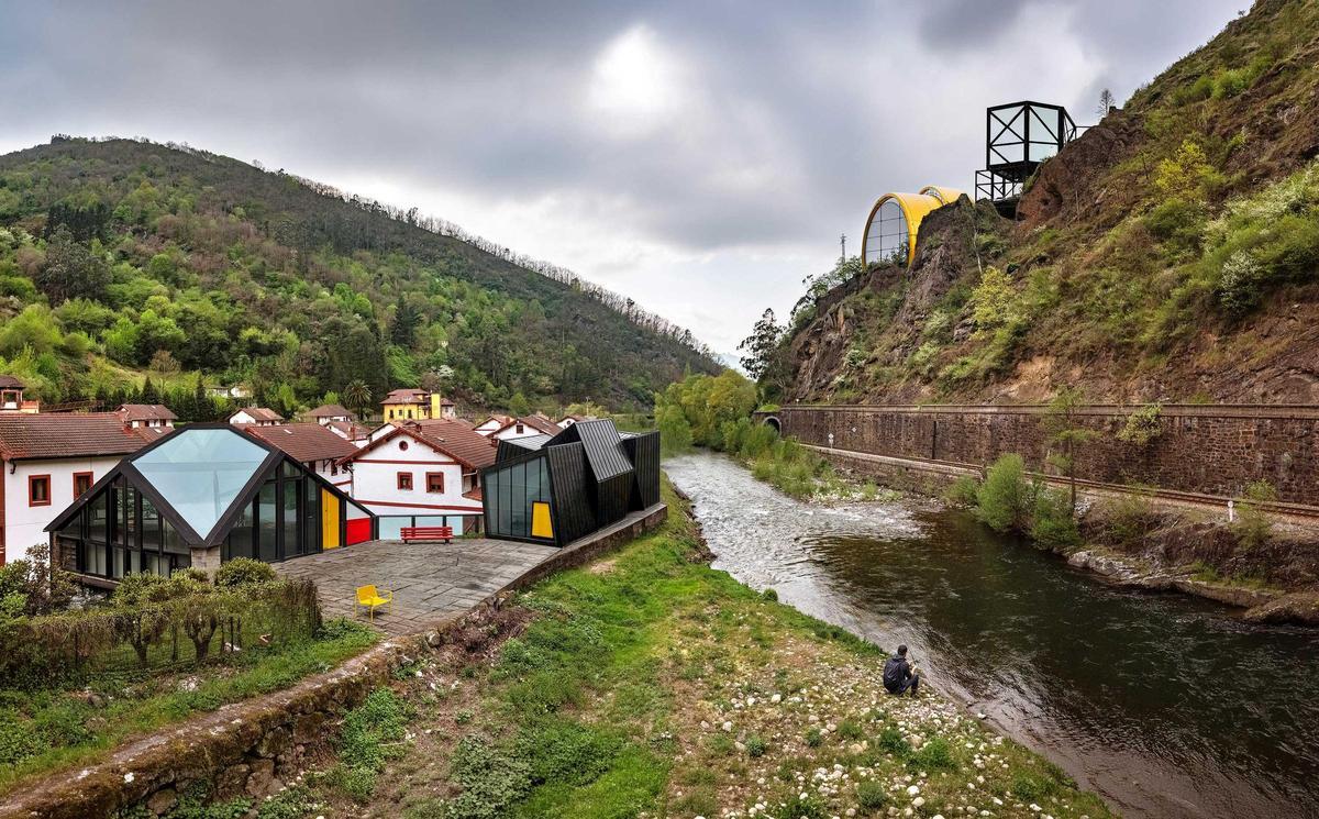 Una de las fotografías de la exposición “La Revuelta y la Nieve” de Dionisio González en el Pozo Santa Bárbara