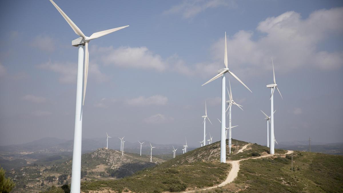 Conjunto de aerogeneradores en la localidad valenciana de Buñol.