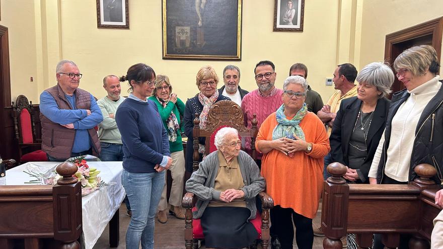 Alcúdia: Homenaje municipal a la centenaria Bàrbara Antich por su 104 aniversario