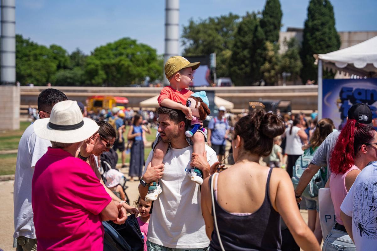 Este fin de semana, 30 y 31 de mayo, la Anella Olímpica de Montjuïc acoge la iniciativa ‘3Cat en Viu’, la gran fiesta de la tele pública catalana para acercar sus programas a la audiencia. Cinco escenarios llenarán más de 25.000 metros cuadrados, de 10.00 a 18.00 horas, para ofrecer actividades y espectáculos en directo.