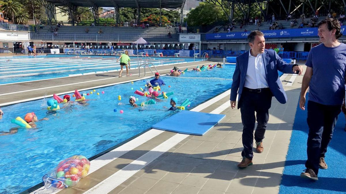 Santa Cruz de Tenerife refuerza los cursillos de verano de natación con 700  plazas más - El Día