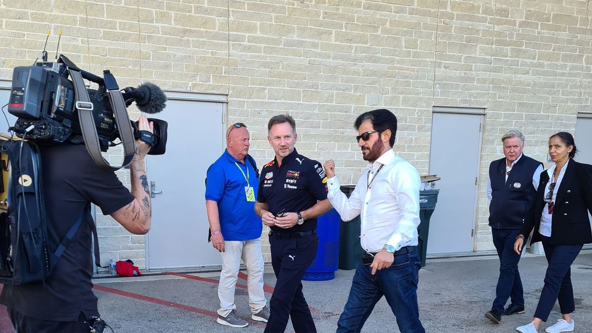 Ben Sulayem, presidente de la FIA, y Christian Horner, director de Red Bull, en el paddock de Austin