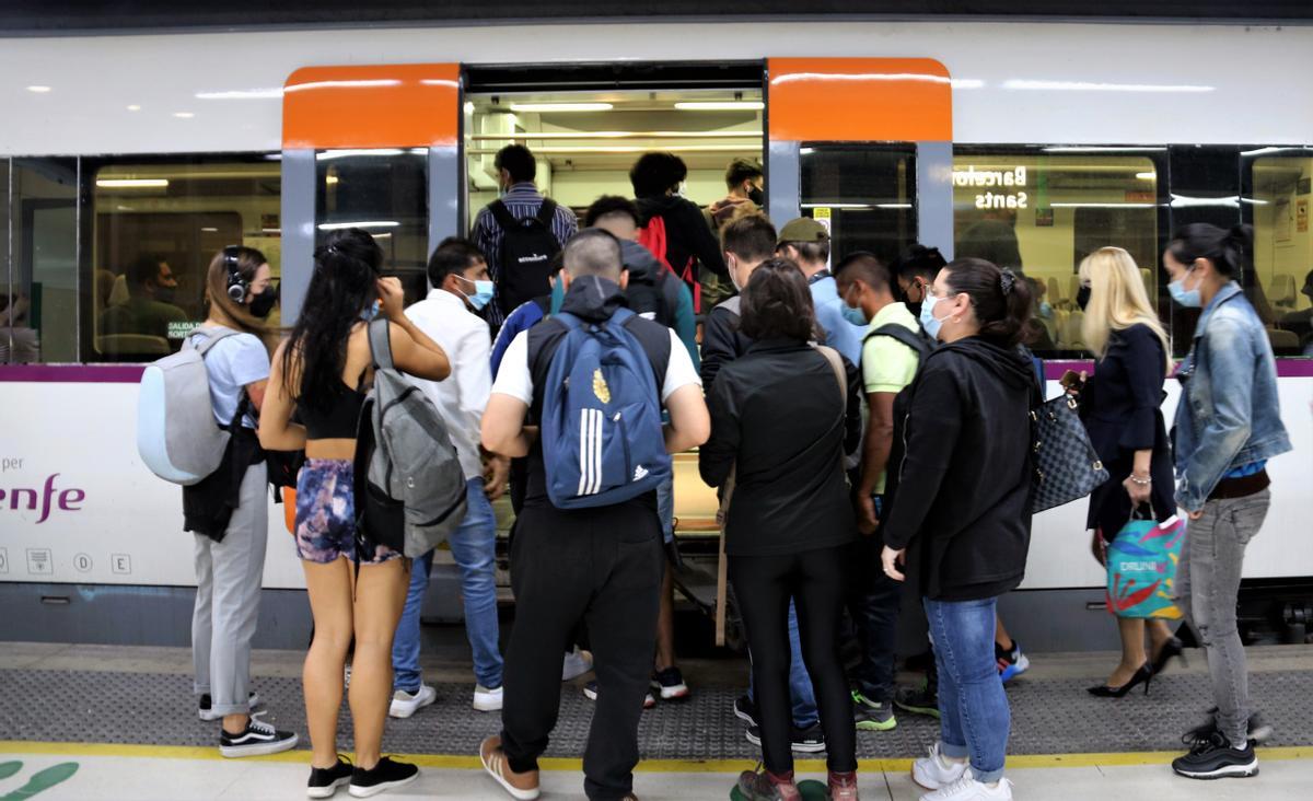 Els lectors opinen: «Passatgers de tren convertits en ostatges d’unes reivindicacions laborals»