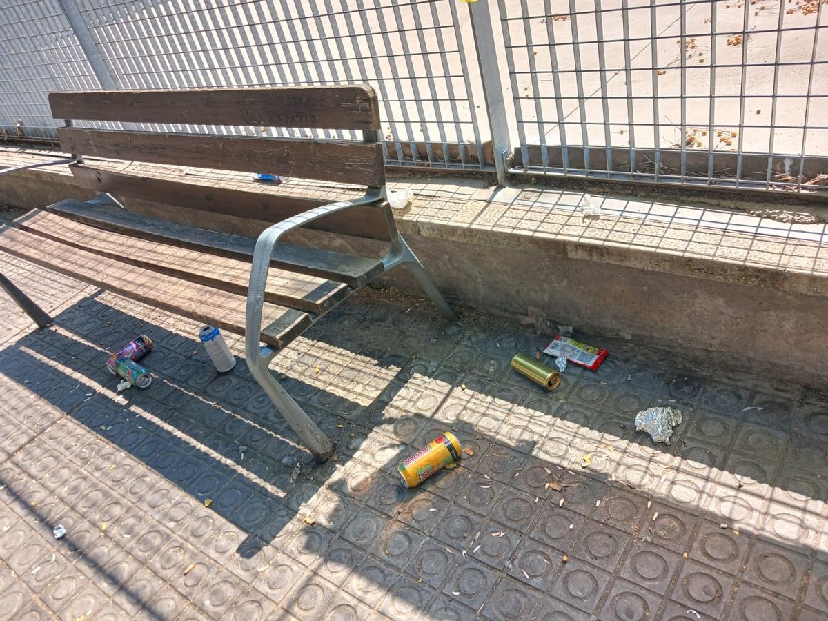 Queixes veïnals entorn de la Casa Caritat de Manresa per brutícia i incivisme Queixes veïnals entorn de la Casa Caritat de Manresa per brutícia i incivisme