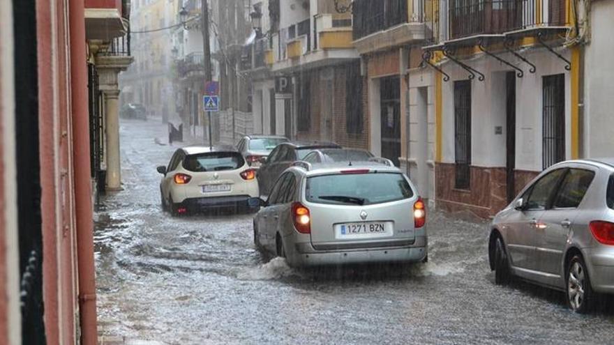 Las tormentas anegan calles, viviendas y edificios públicos