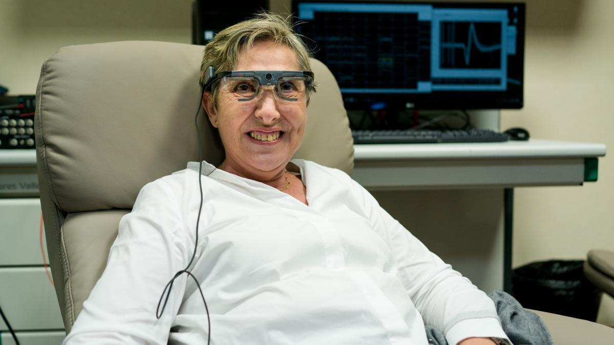 La primera paciente con la que se realizaron ensayos de la neuroprótesis visual ya desarrollada por los investigadores del proyecto