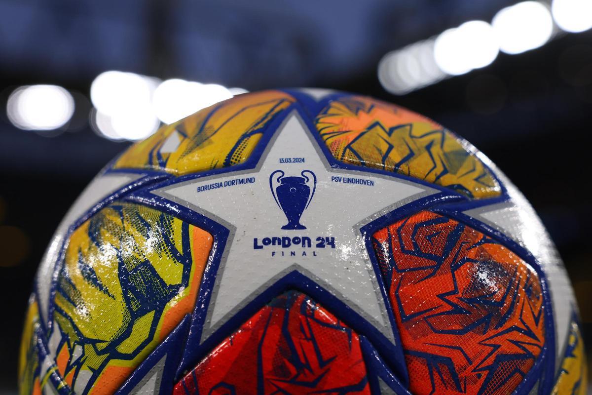 Dortmund (Germany), 13/03/2024.- Close up of a ball before the UEFA Champions League Round of 16, 2nd leg soccer match between Borussia Dortmund and PSV Eindhoven, in Dortmund, Germany, 13 March 2024. (Liga de Campeones, Alemania, Rusia) EFE/EPA/Christopher Neundorf
