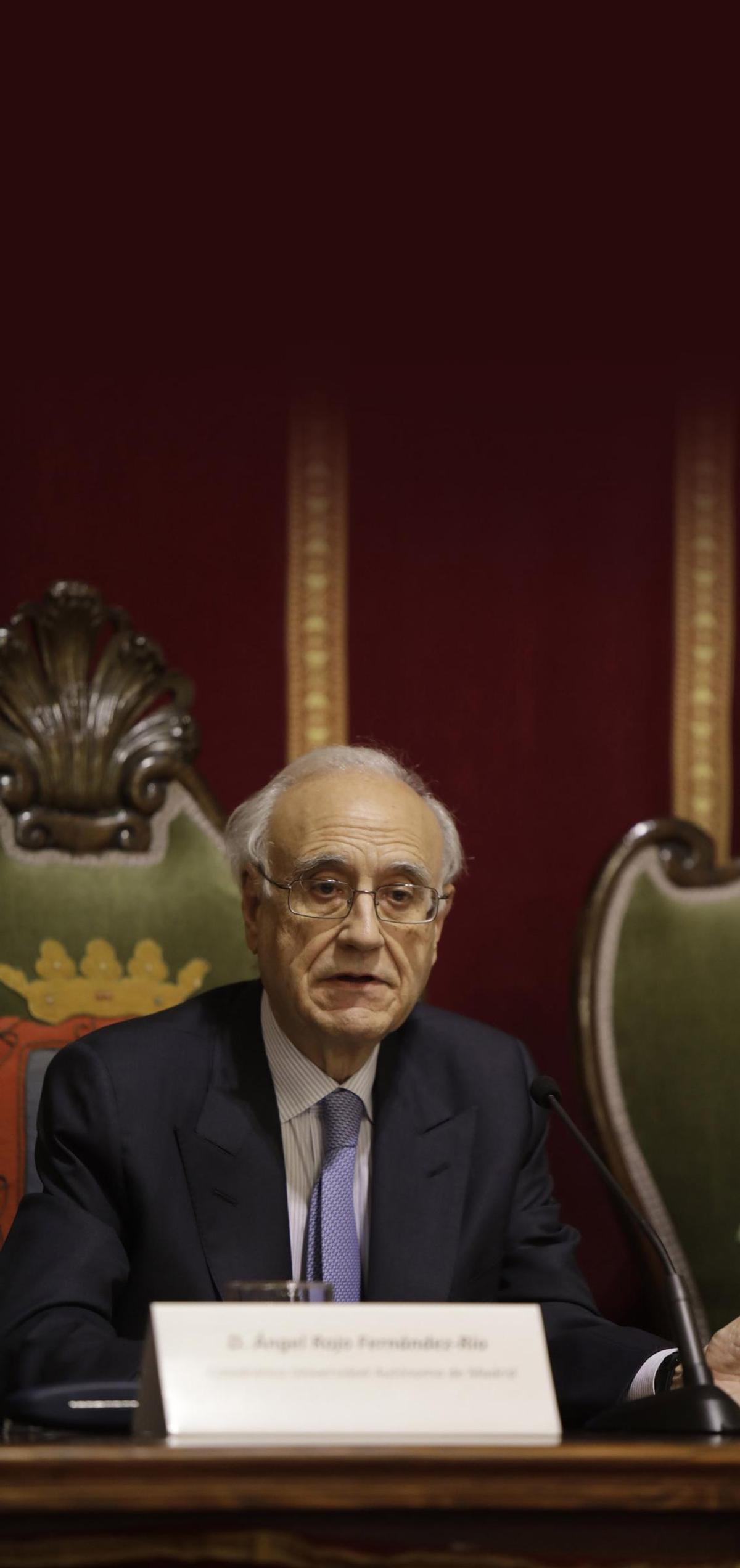 Ángel Rojo Fernández-Río, en un un acto en el edificio histórico de la Universidad de Oviedo