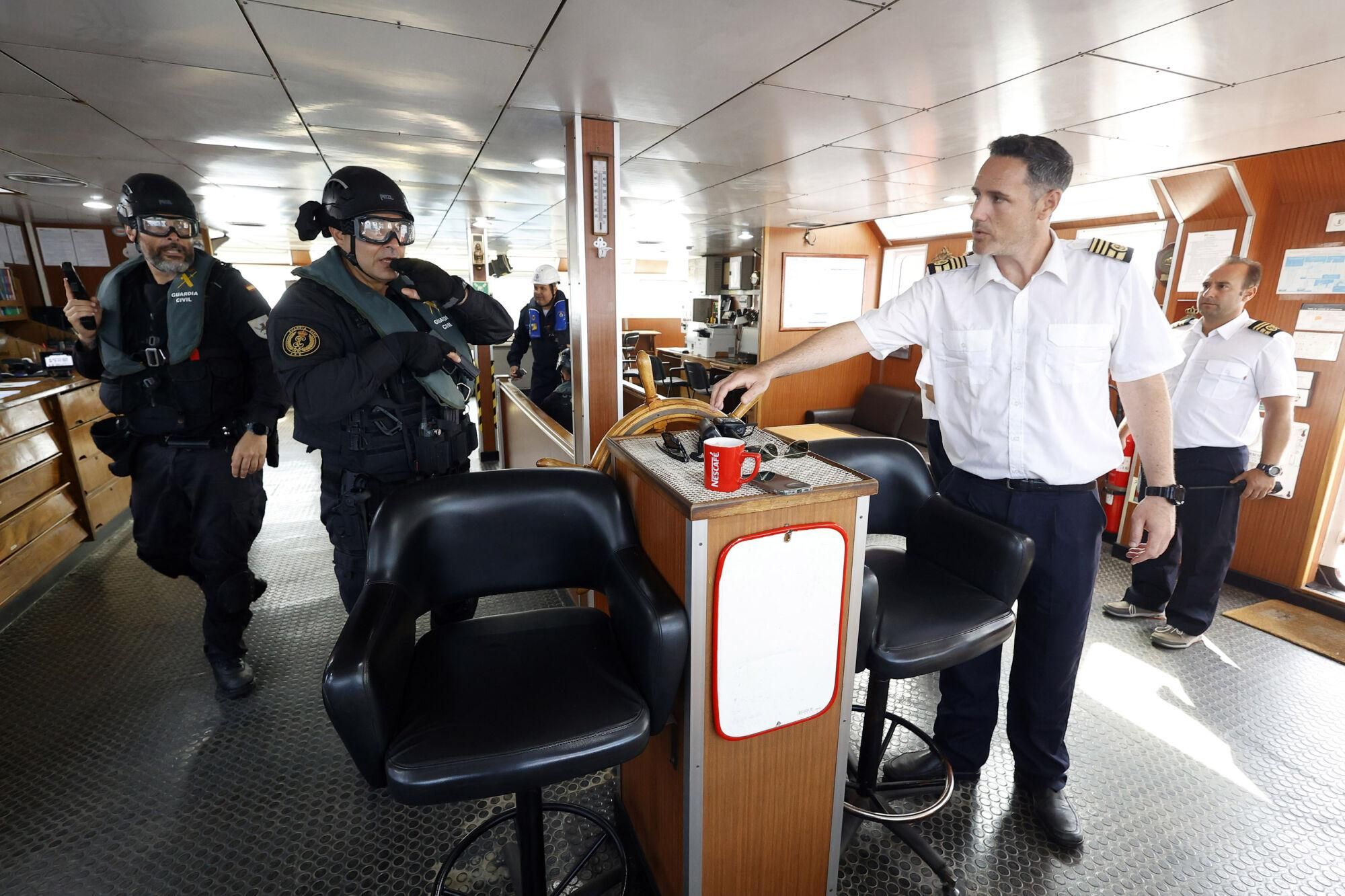 Ensayo de asalto en plena ría de Pontevedra