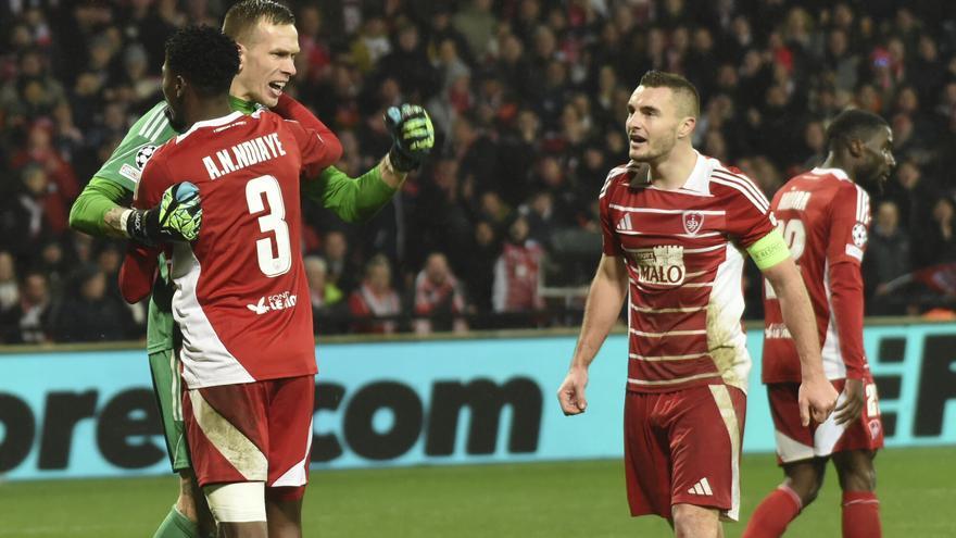 Resumen, goles y highlights del Brest 1 - 0 PSV de la jornada 6 de la Champions League