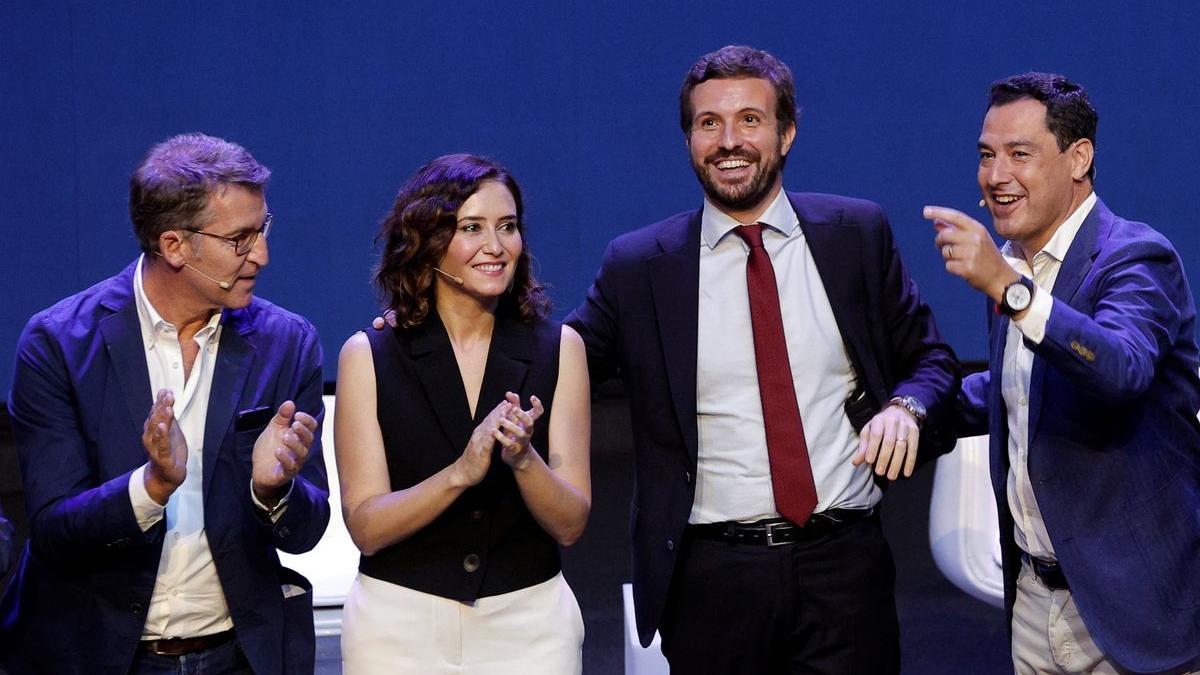 Alberto Núñez Feijóo, Isabel Díaz Ayuso, Pablo Casado y Juanma Moreno, en octubre, en la convención nacional del PP en València.