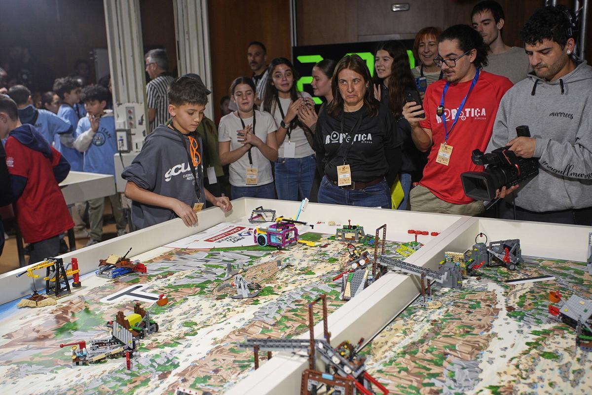 Girona Escola Politècnica Superior de la UdG First Lego League Robòtica Girona Escola Politècnica Superior de la UdG First Lego League Robòtica