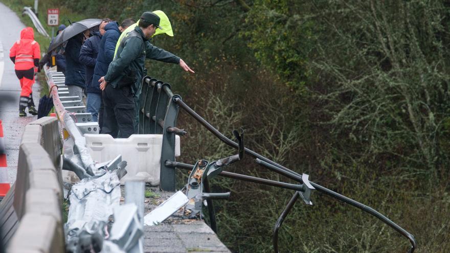 Rescatado el cuerpo de la séptima víctima del accidente de autobús en Cerdedo-Cotobade.