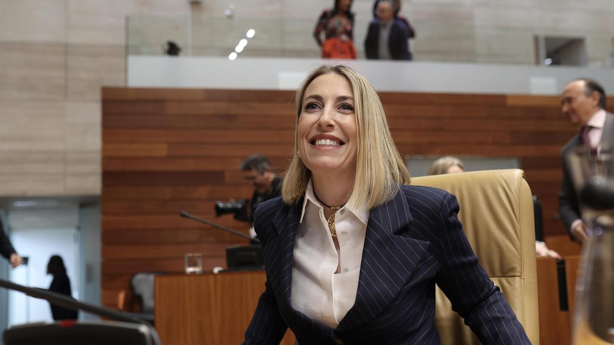 María Guardiola, investida presidenta de la Junta de Extremadura