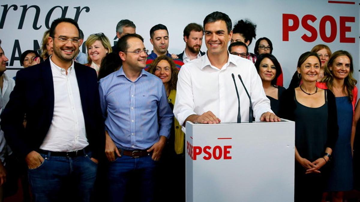 El secretario general del PSOE, Pedro Sánchez, comparece en la sede federal para comentar los resultados electorales.