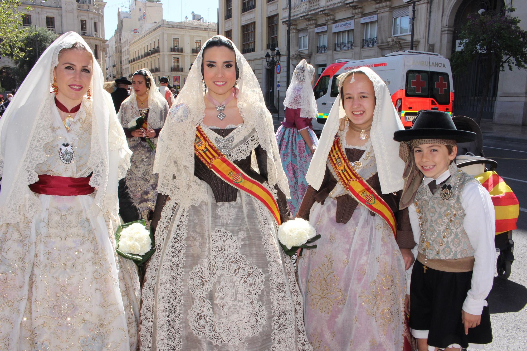 El desfile de falleras mayores en la Ofrenda a San Vicente Ferrer