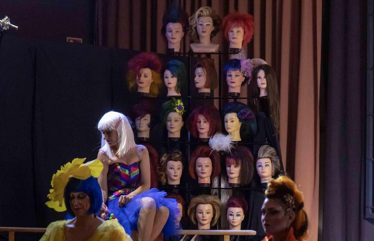Elche rompe prejuicios: un FP de peluquería impulsa a un joven a cumplir su sueño drag a través de teatro Elche rompe prejuicios: un FP de peluquería impulsa a un joven a cumplir su sueño drag a través de teatro
