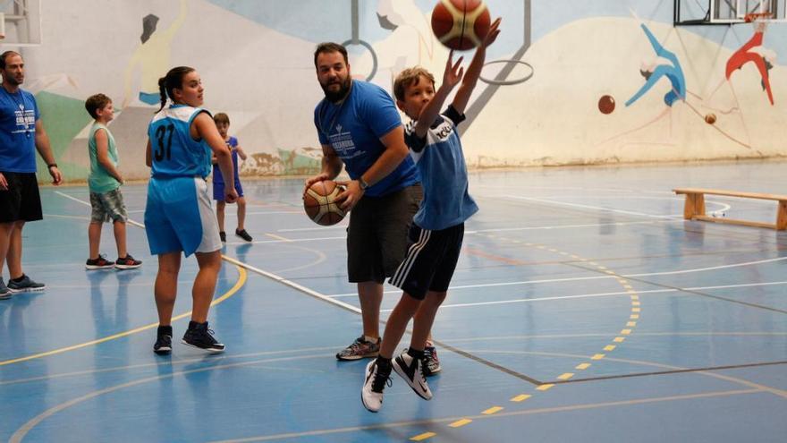 Un niño durante una edición anterior del campus organizado por el CB Zamora.