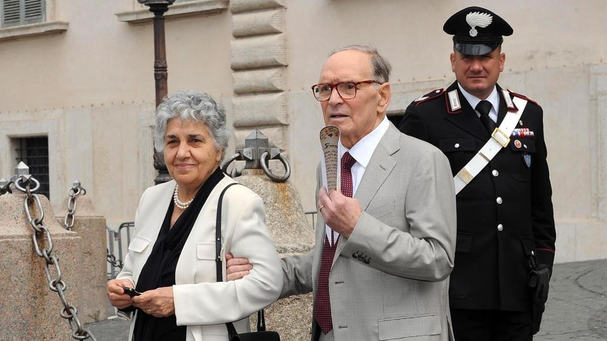 Ennio Morricone y su mujer Maria Travia, en el 2009