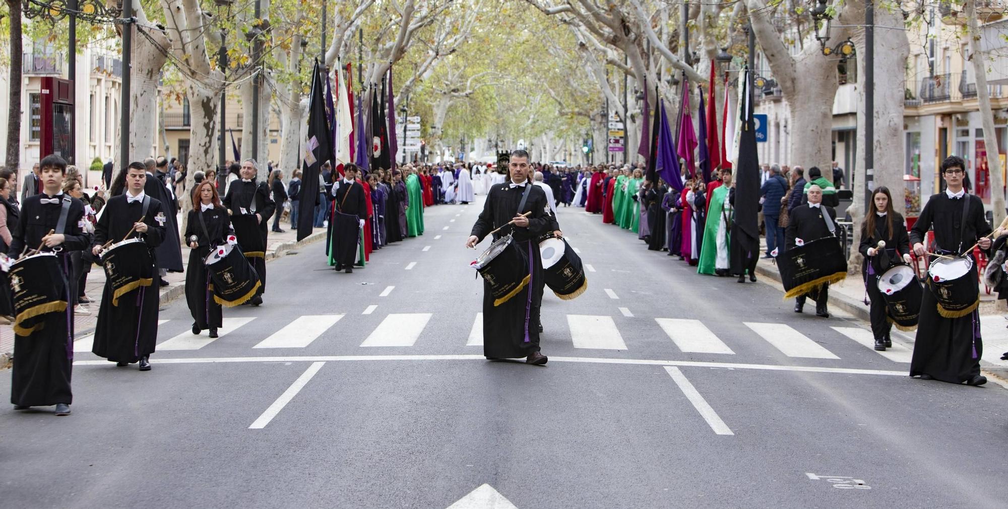 Emotiva procesión de La Camilla en Xàtiva.
