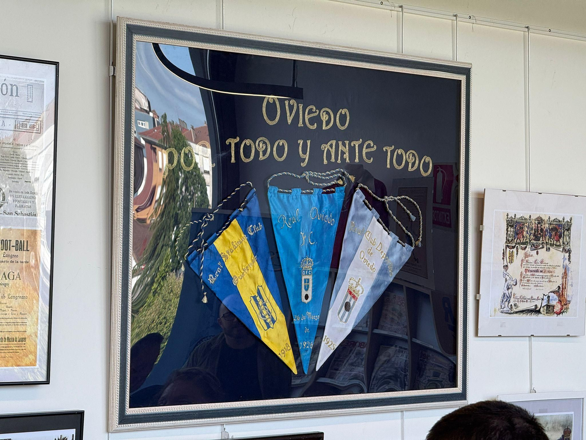 Así fue la inauguración de la exposición Fundadores del Real Oviedo en Lugo de Llanera
