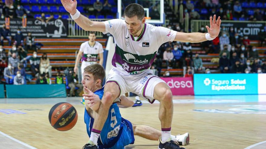 El Unicaja, pendiente de Mooney y de Bouteille para la final contra el Obradoiro