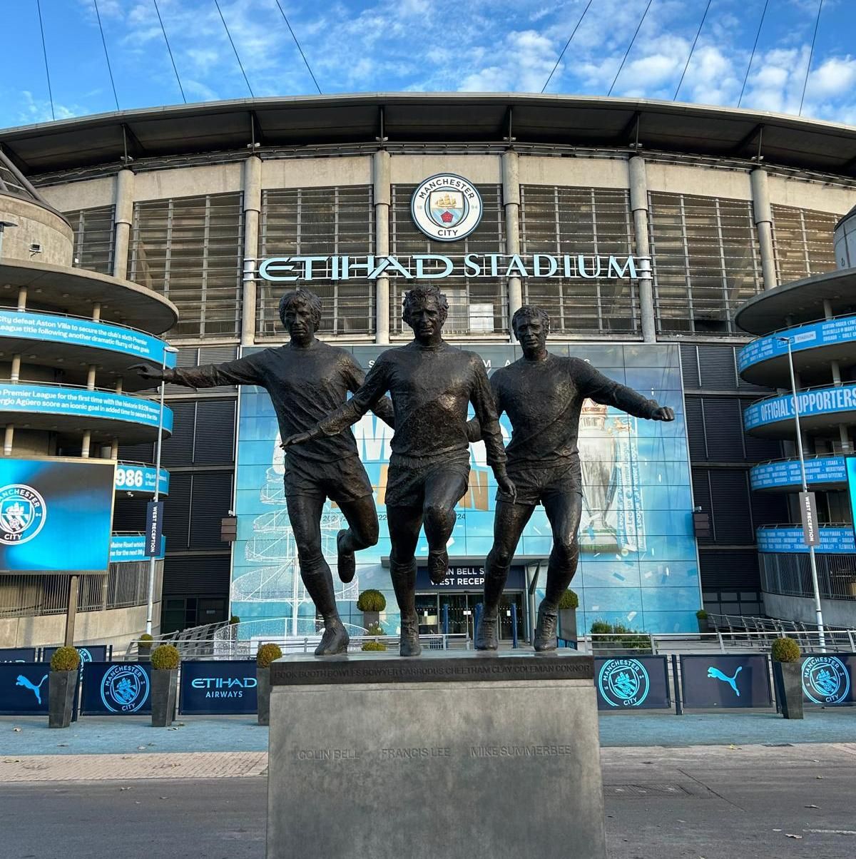La estatua que preside el Etihad Stadium