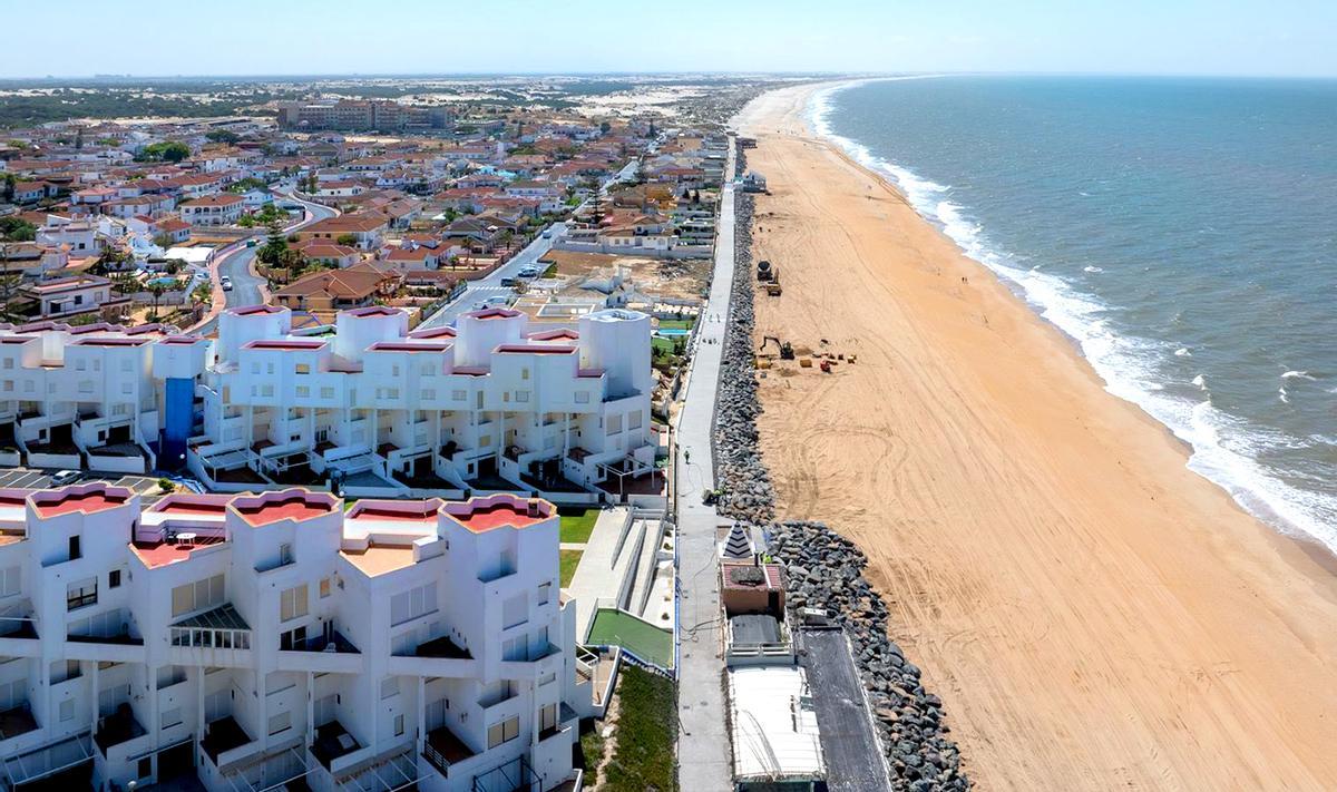 Estado actual del paseo marítimo de Matalascañas.